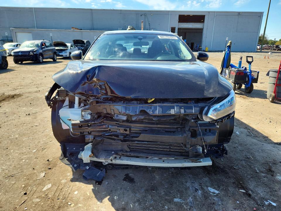 Снимка 5 от търг – 2025 NISSAN SENTRA с VIN 3N1AB8CVXSY323035