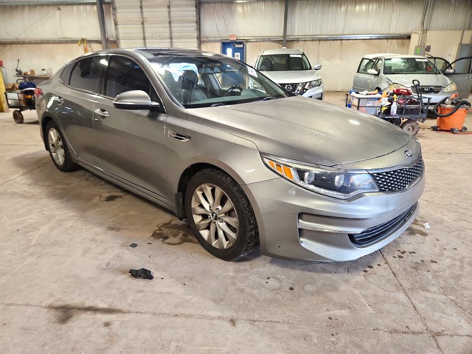 Zdjęcie 4 z aukcji – 2016 KIA OPTIMA z VIN 5XXGU4L32GG092754