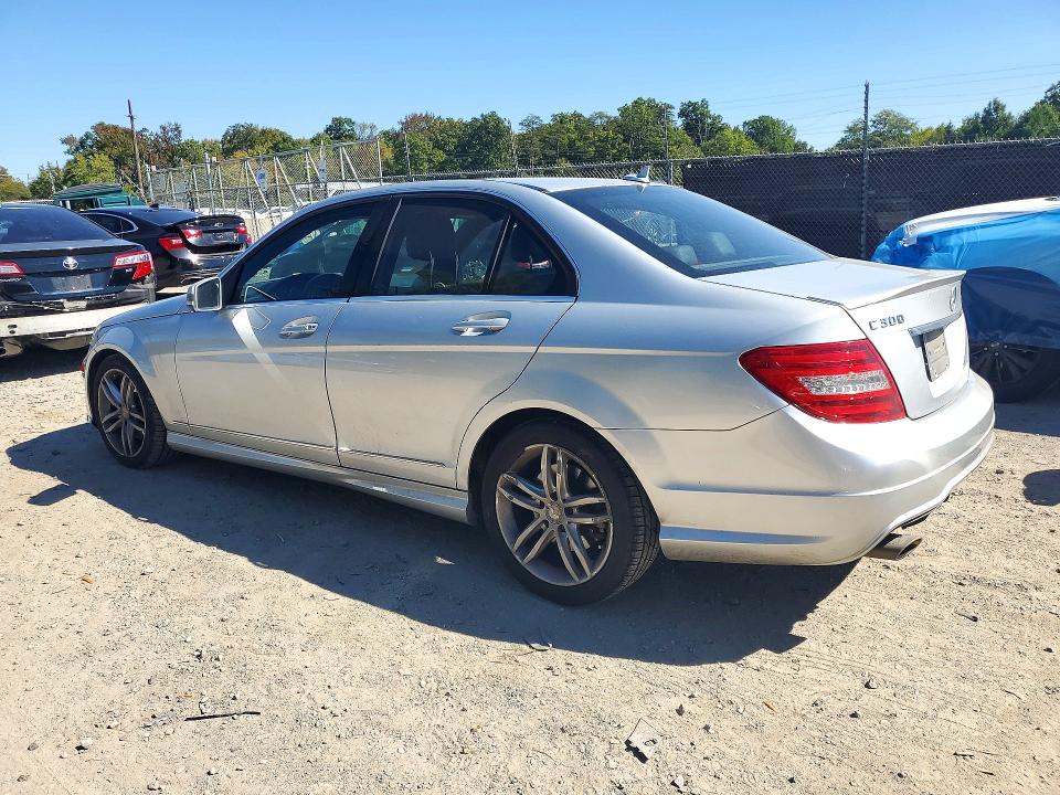 Снимка 2 от търг – 2014 MERCEDES-BENZ C с VIN WDDGF8AB4ER318269