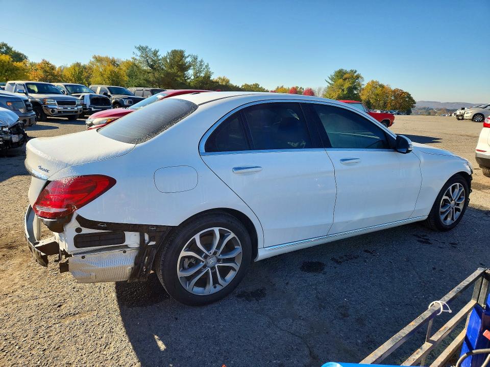 Снимка 3 от търг – 2016 MERCEDES-BENZ C с VIN 55SWF4KBXGU116234