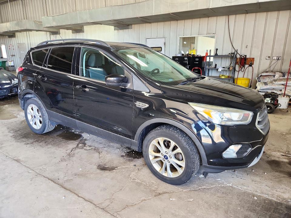 Photo 4 from auction – 2017 FORD ESCAPE with VIN 1FMCU0GD7HUB77879