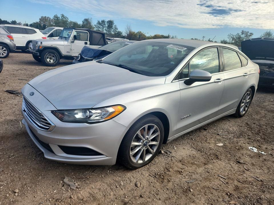 FORD FUSION 2017 مع رقم تعريف المركبة 3FA6P0LU1HR385073 - صورة من المزاد