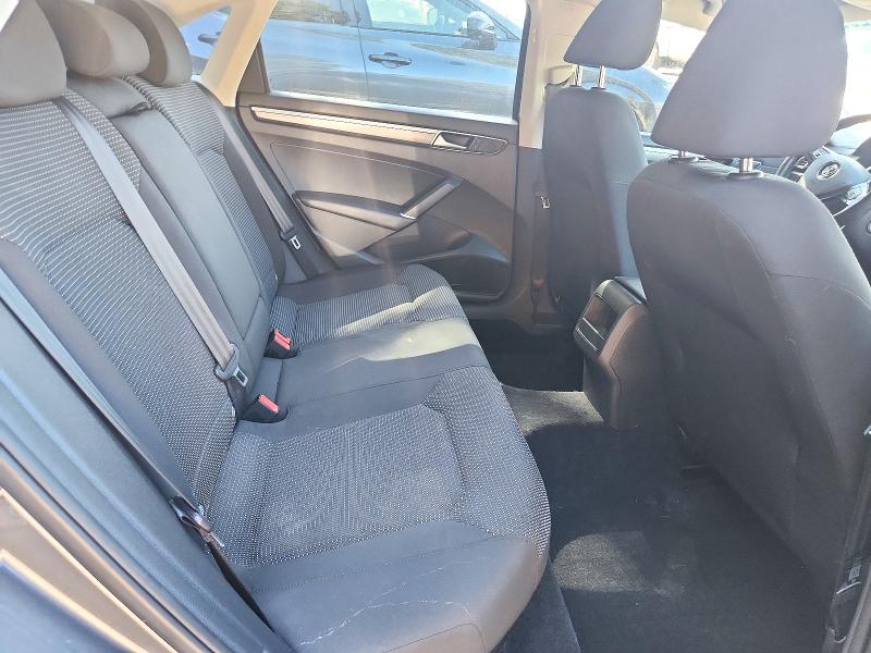 Снимка 10 от търг – 2016 VOLKSWAGEN PASSAT с VIN 1VWAT7A3XGC033591