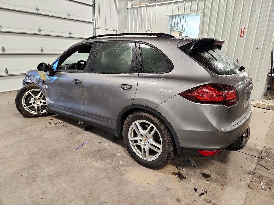 Снимка 2 от търг – 2013 PORSCHE CAYENNE с VIN WP1AA2A25DLA08823