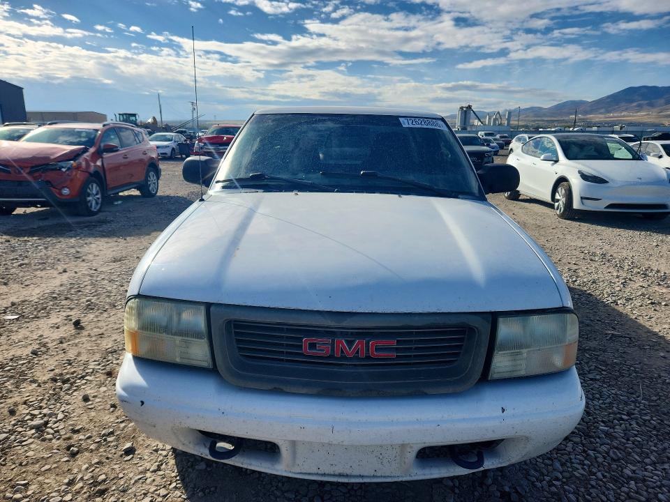 Photo 5 from auction – 2002 GMC SONOMA with VIN 1GTDT19W028189193