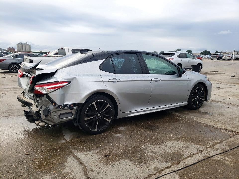 Снимка 3 от търг – 2019 TOYOTA CAMRY с VIN 4T1B61HK6KU244679