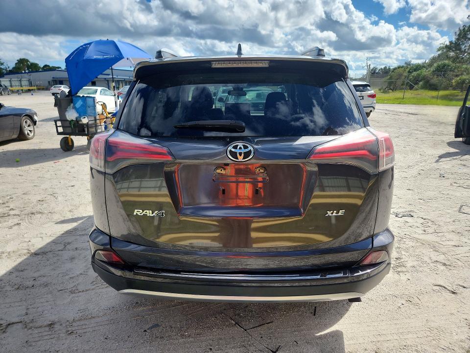 Снимка 6 от търг – 2018 TOYOTA RAV4 с VIN JTMWFREV0JJ212524