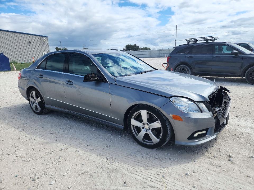 Снимка 4 от търг – 2011 MERCEDES-BENZ E с VIN WDDHF5GB1BA275398