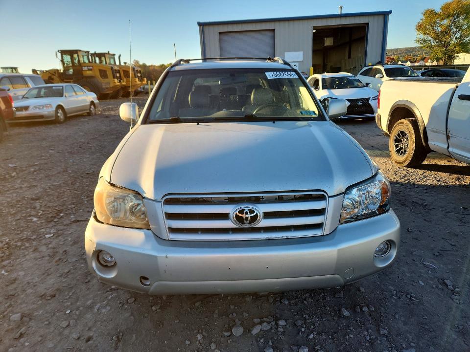 Снимка 5 от търг – 2004 TOYOTA HIGHLANDER с VIN JTEEP21A440048218