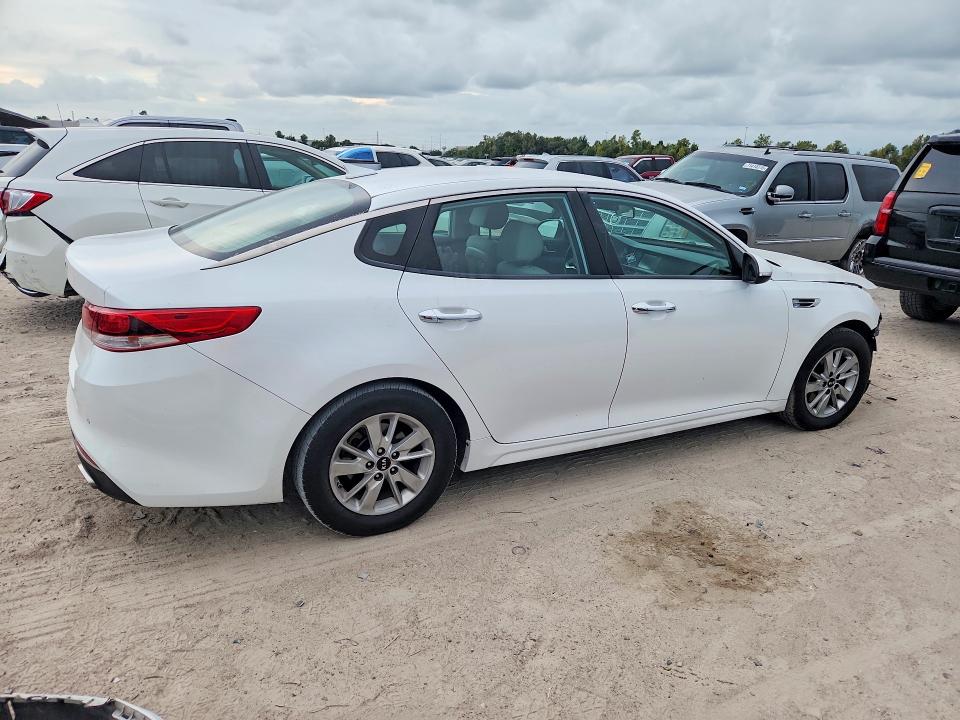Photo 3 from auction – 2018 KIA OPTIMA with VIN 5XXGT4L31JG249782