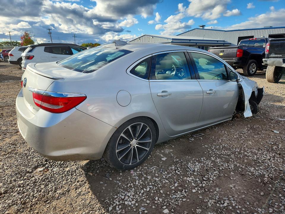 صورة رقم 3 من المزاد - 2017 BUICK VERANO مع VIN 1G4PR5SK2H4108216