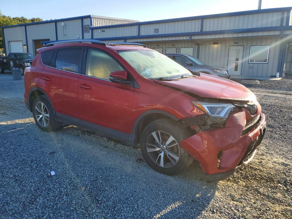 Снимка 4 от търг – 2017 TOYOTA RAV4 с VIN JTMRFREV8HJ119466