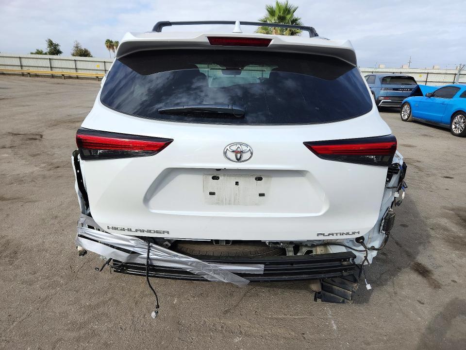 Photo 6 from auction – 2022 TOYOTA HIGHLANDER with VIN 5TDFZRAH5NS142275