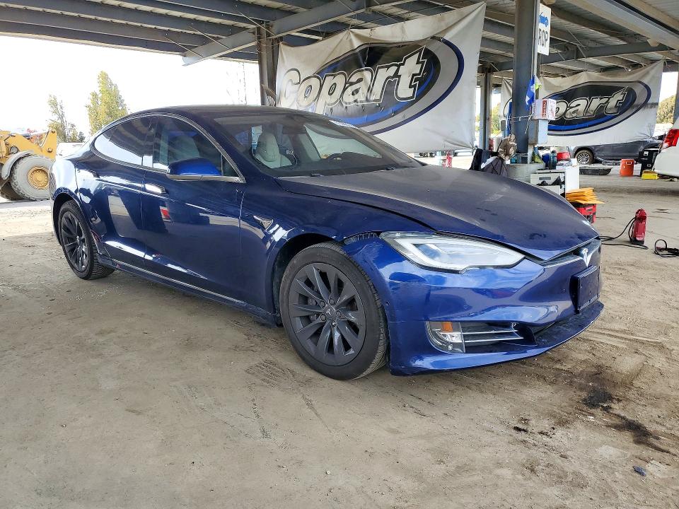 Zdjęcie 4 z aukcji – 2018 TESLA MODEL S z VIN 5YJSA1E28JF282820