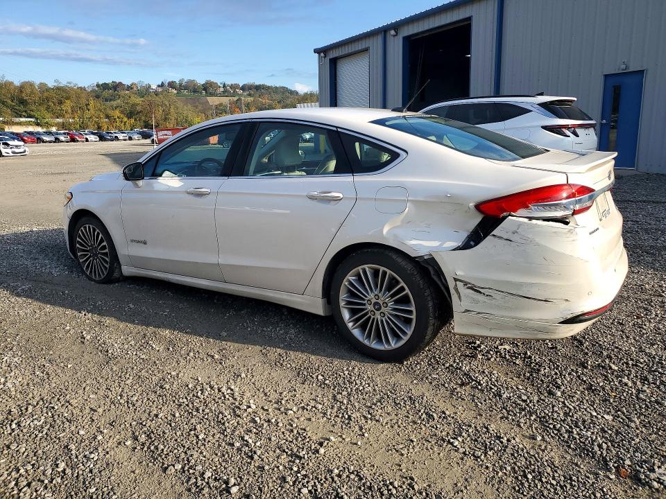 Снимка 2 от търг – 2017 FORD FUSION с VIN 3FA6P0RU4HR399914