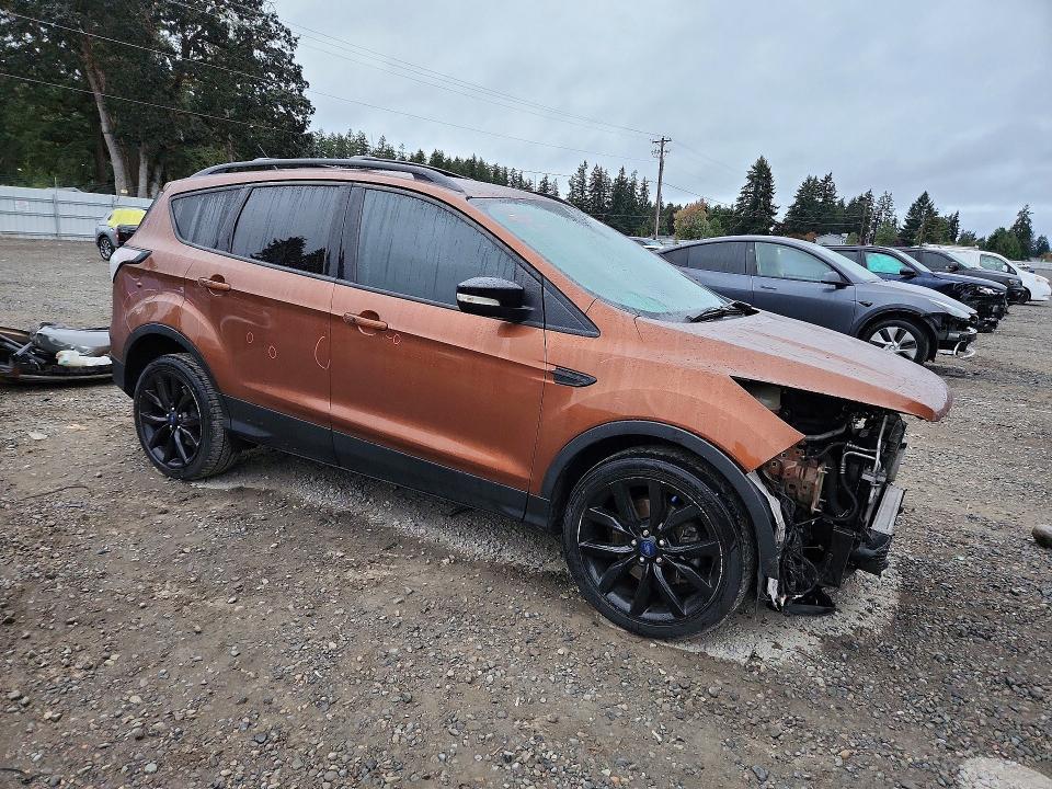 صورة رقم 4 من المزاد - 2017 FORD ESCAPE مع VIN 1FMCU9J90HUC38837