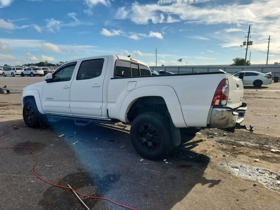 Снимка 2 от търг – 2014 TOYOTA TACOMA с VIN 3TMKU4HN3EM041716