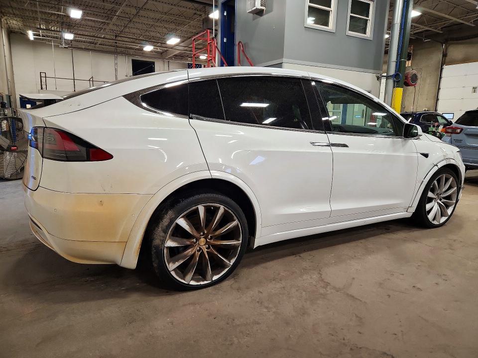 Photo 3 from auction – 2016 TESLA MODEL X with VIN 5YJXCAE26GF030329