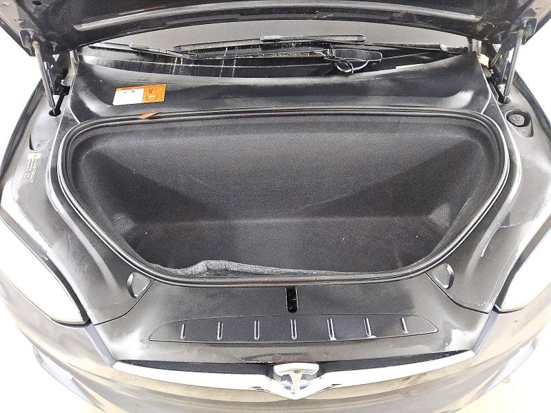 Снимка 12 от търг – 2018 TESLA MODEL X с VIN 5YJXCAE21JF102903