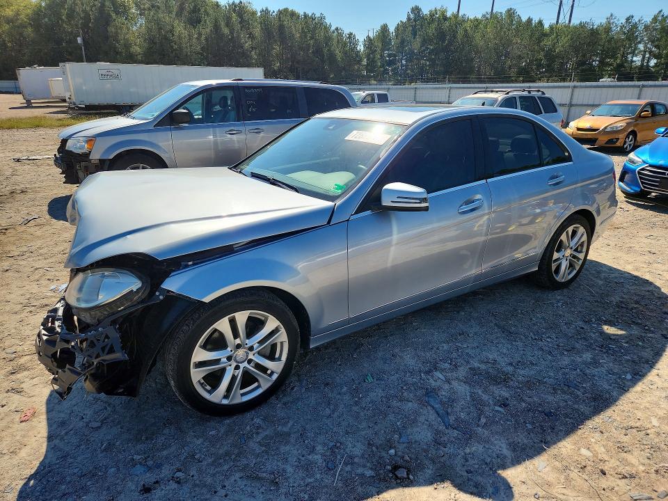 MERCEDES-BENZ C 2013 с VIN WDDGF4HB5DR282749 - Снимка от търг