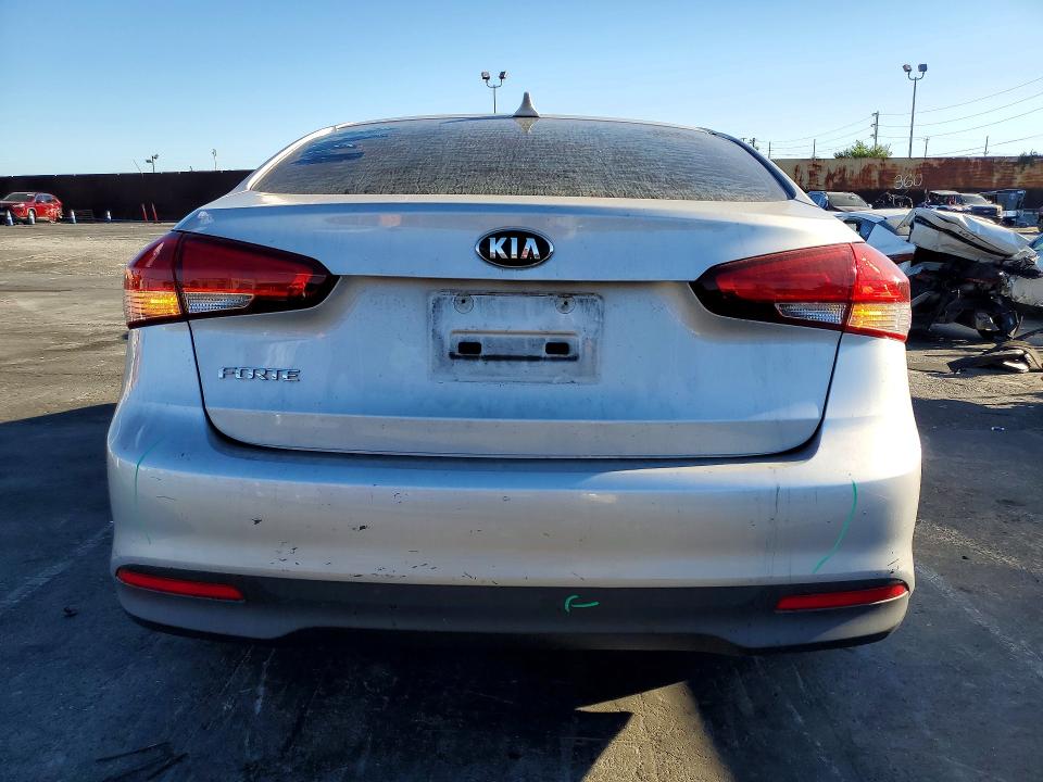 Photo 6 from auction – 2018 KIA FORTE with VIN 3KPFK4A78JE214170