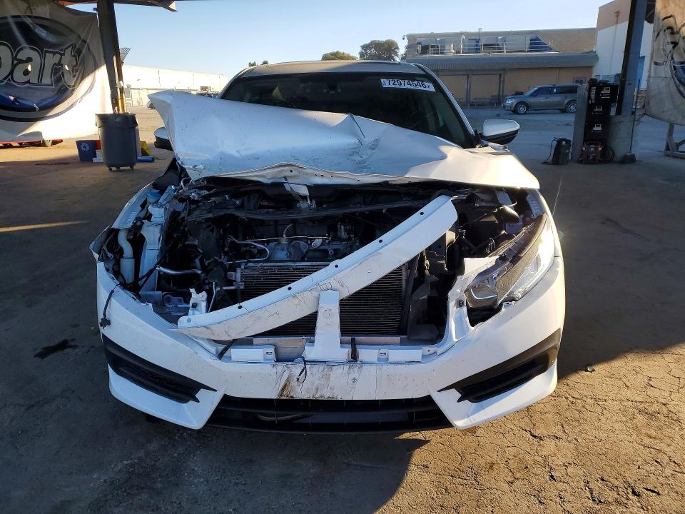 Снимка 5 от търг – 2018 HONDA CIVIC с VIN 19XFC2F75JE209065