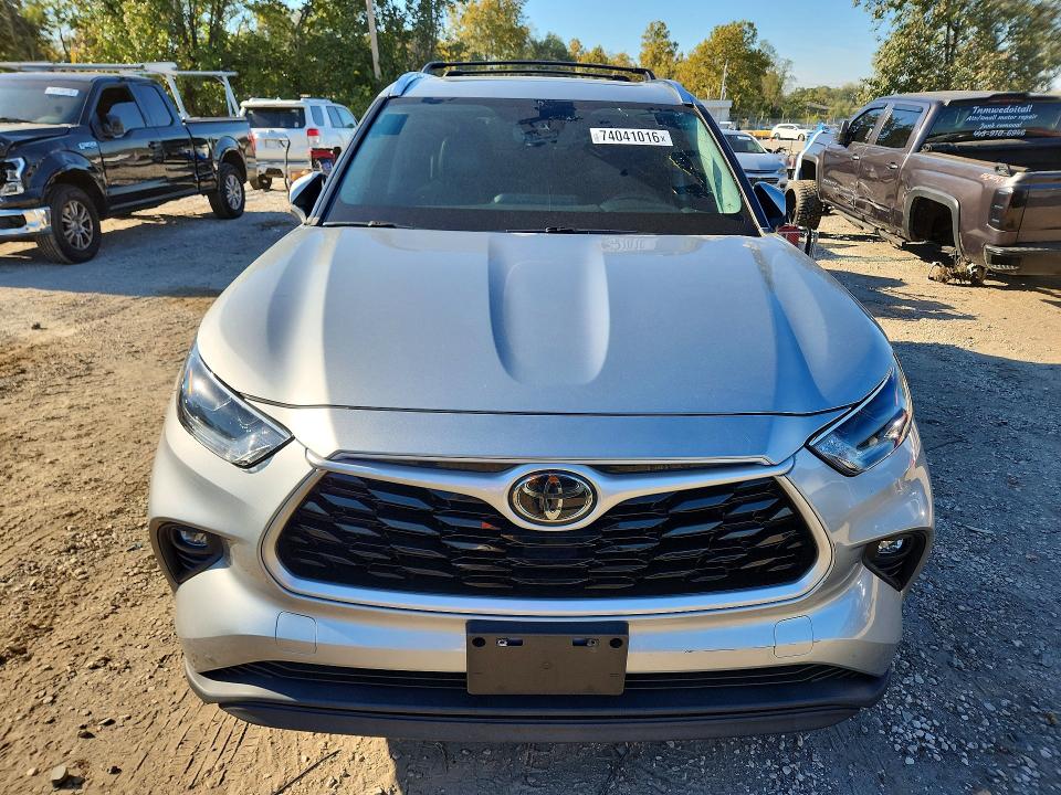 Снимка 5 от търг – 2021 TOYOTA HIGHLANDER с VIN 5TDHZRBH9MS064413