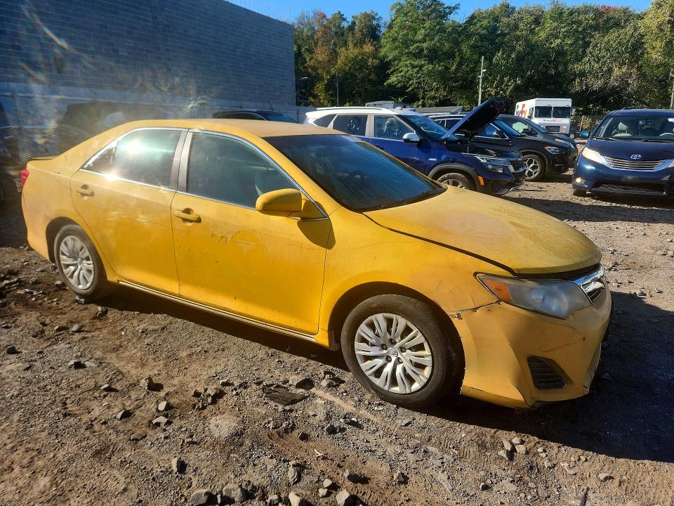 Снимка 4 от търг – 2014 TOYOTA CAMRY HYBRID с VIN 4T1BD1FKXEU137387