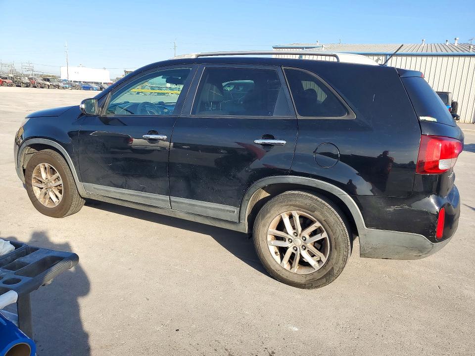Снимка 2 от търг – 2015 KIA SORENTO с VIN 5XYKT4A70FG593803
