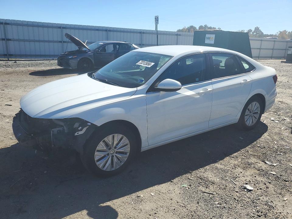 Снимка 1 от търг – 2020 VOLKSWAGEN JETTA с VIN 3VWC57BU2LM079659
