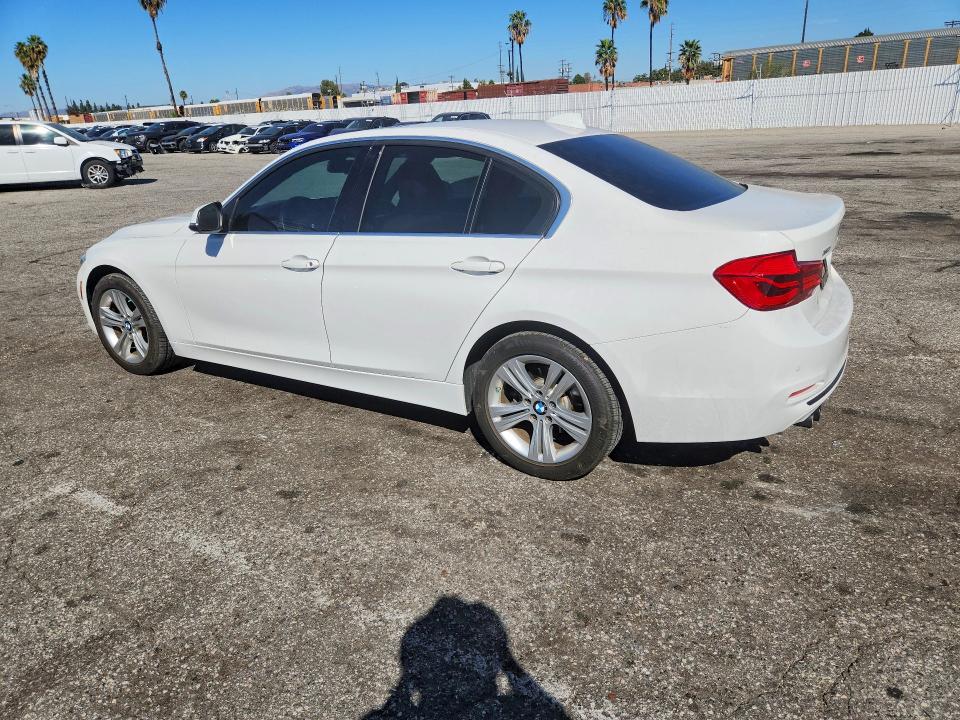 Снимка 2 от търг – 2017 BMW 330 с VIN WBA8D9G31HNU63160