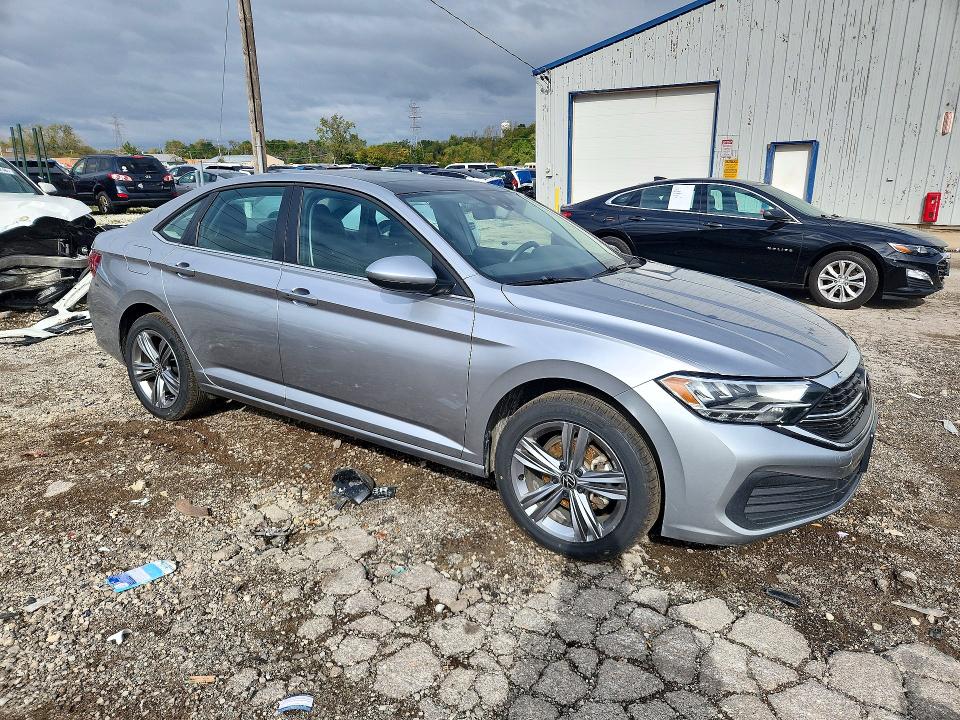 Photo 4 from auction – 2024 VOLKSWAGEN JETTA with VIN 3VW7M7BU6RM018537