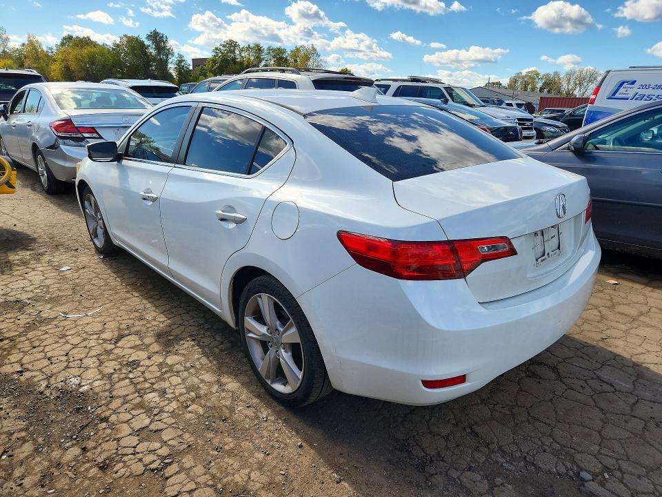 Снимка 2 от търг – 2015 ACURA ILX с VIN 19VDE1F72FE004315