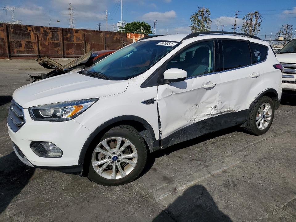 FORD ESCAPE 2017 с VIN 1FMCU0GD1HUC63558 - Снимка от търг