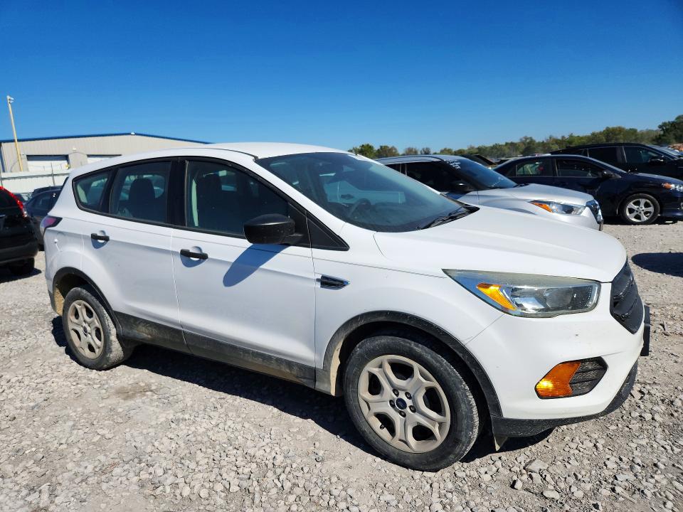 Снимка 4 от търг – 2017 FORD ESCAPE с VIN 1FMCU0F71HUD77930