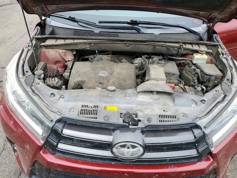 Снимка 12 от търг – 2018 TOYOTA HIGHLANDER с VIN 5TDKZRFH5JS549952
