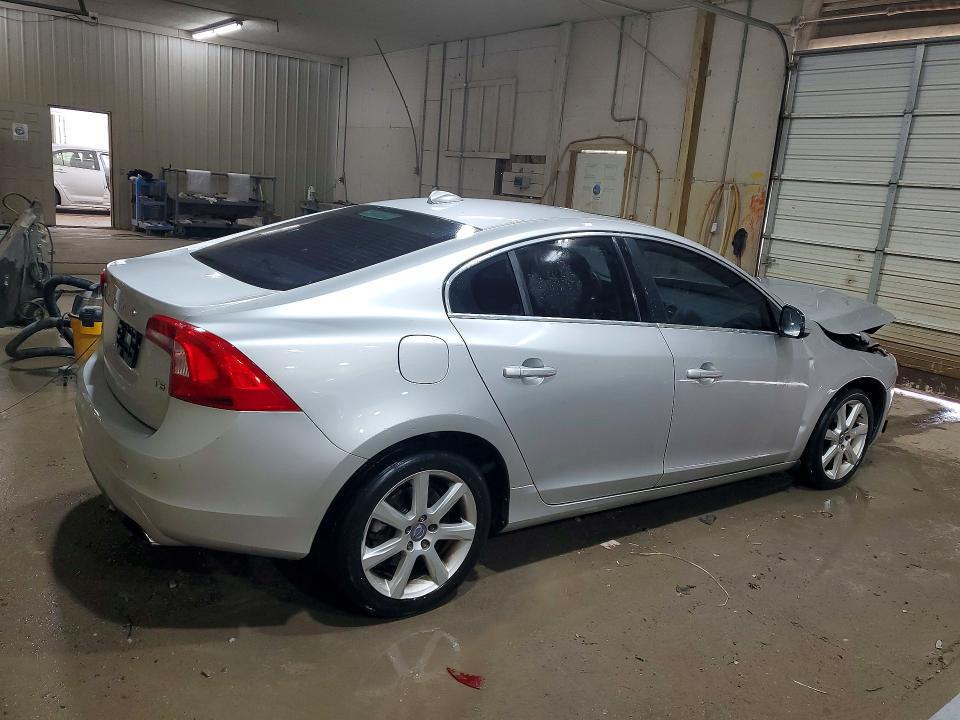 Photo 3 from auction – 2016 VOLVO S60 with VIN YV126MFK9G2405306
