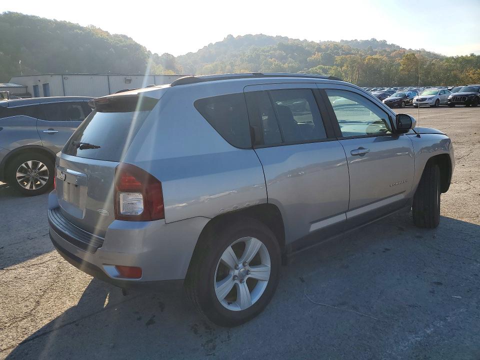 Foto 3 de la subasta – 2016 JEEP COMPASS con VIN 1C4NJDEB0GD757911