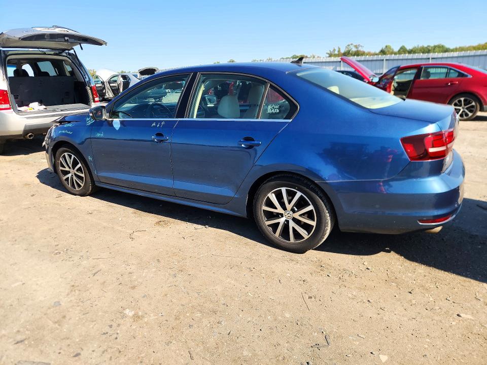 Снимка 2 от търг – 2017 VOLKSWAGEN JETTA с VIN 3VWDB7AJ9HM301464