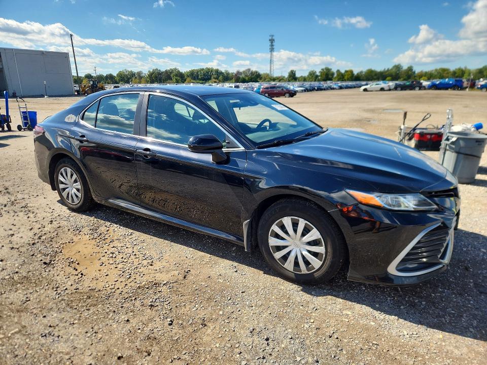 Photo 4 from auction – 2022 TOYOTA CAMRY with VIN 4T1C31AK9NU582394