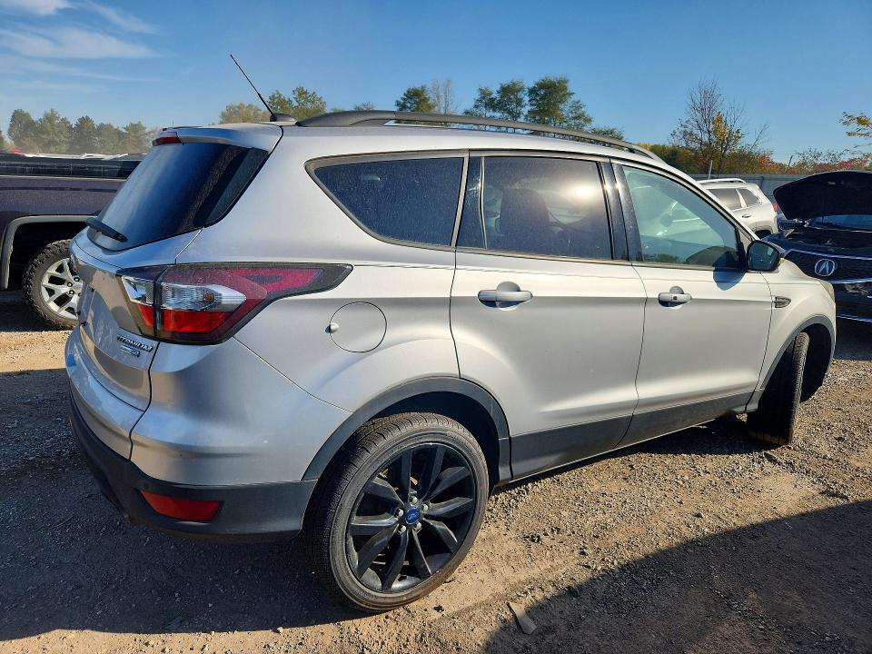 Photo 3 from auction – 2017 FORD ESCAPE with VIN 1FMCU9JD5HUB41699