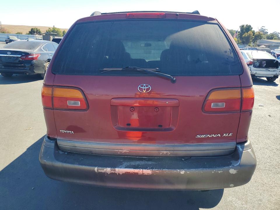 Photo 6 from auction – 1998 TOYOTA SIENNA with VIN 4T3ZF13C8WU001175