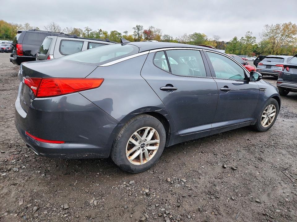 Foto 3 de la subasta – 2011 KIA OPTIMA con VIN KNAGM4A7XB5168933