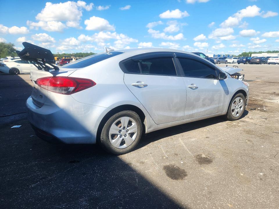 Zdjęcie 3 z aukcji – 2018 KIA FORTE z VIN 3KPFK4A75JE175828