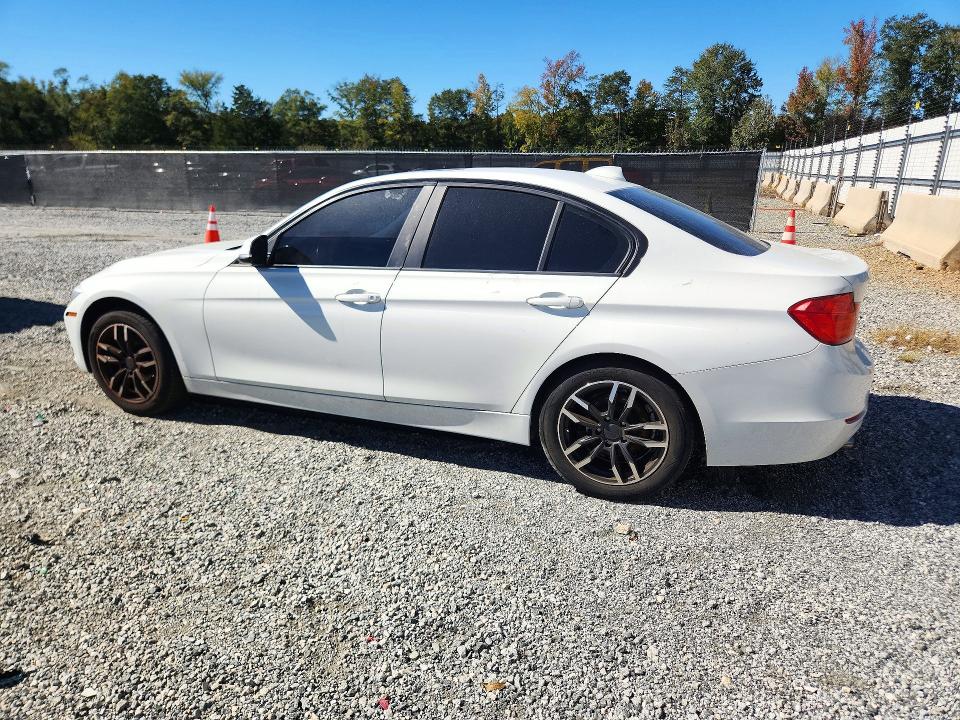 Снимка 2 от търг – 2013 BMW 328 с VIN WBA3B3C59DF530192