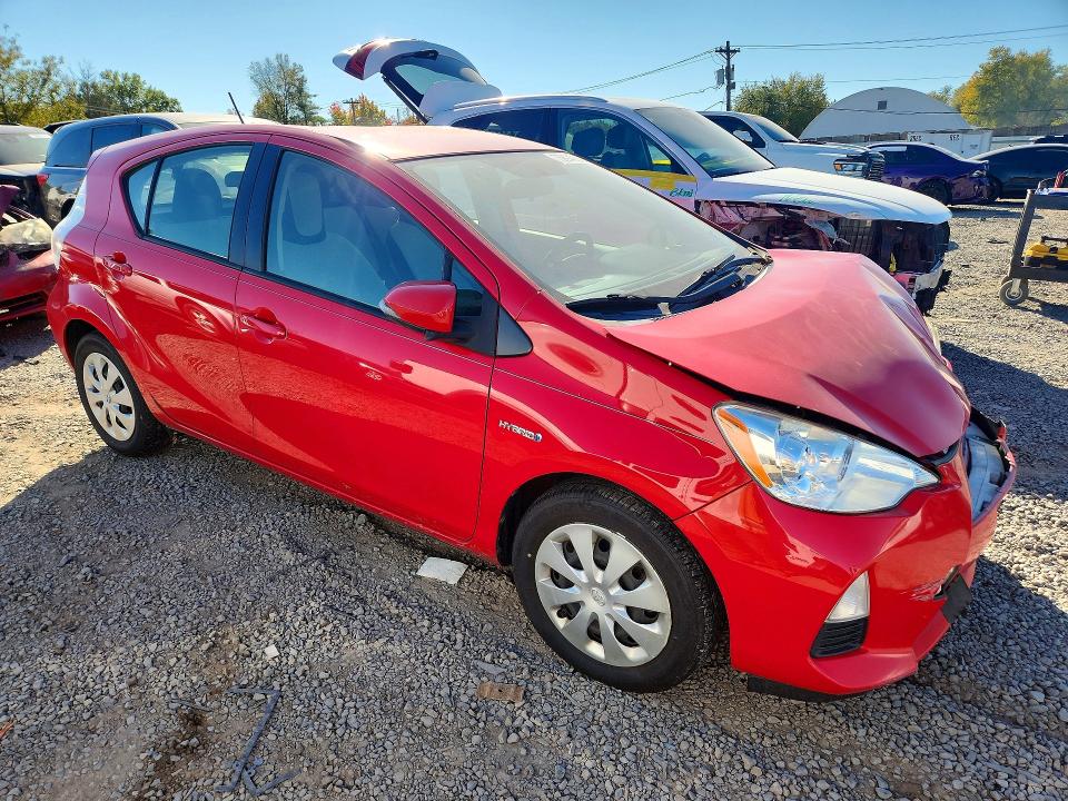 Снимка 4 от търг – 2014 TOYOTA PRIUS C с VIN JTDKDTB34E1574608