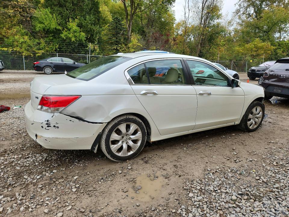 Снимка 3 от търг – 2008 HONDA ACCORD с VIN 1HGCP368X8A012610
