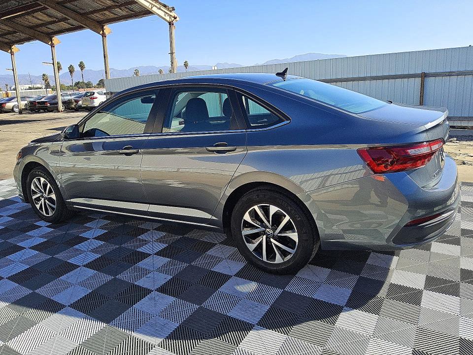 Photo 2 from auction – 2024 VOLKSWAGEN JETTA with VIN 3VW5M7BU6RM054591