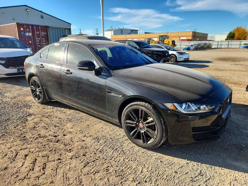 Zdjęcie 4 z aukcji – 2018 JAGUAR XE z VIN SAJAK4FX7JCP22836