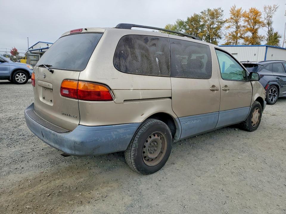 Photo 3 from auction – 2000 TOYOTA SIENNA with VIN 4T3ZF13C9YU172990